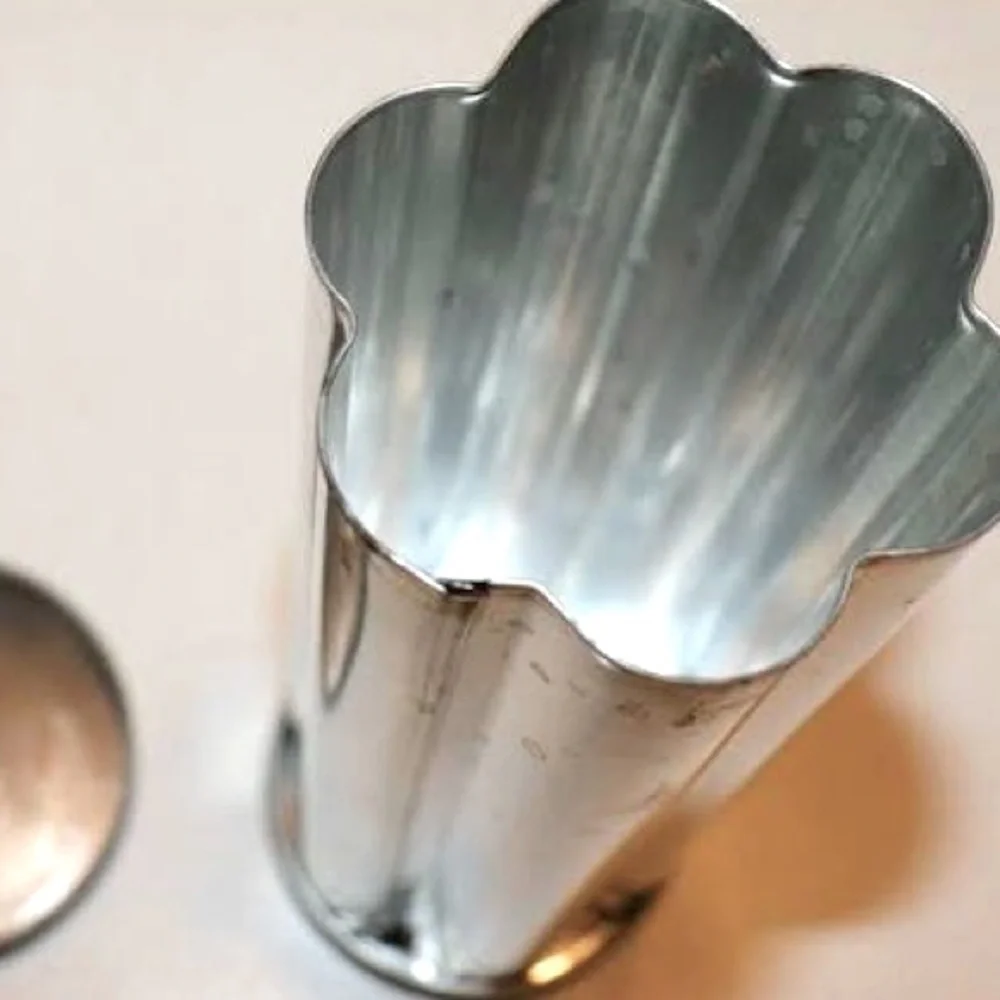 The Pampered Chef New VALTROMPIA BREAD TUBE‎ FLOWER